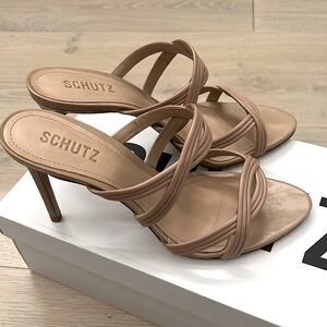 Schutz Brynn sandal size 8 new with box